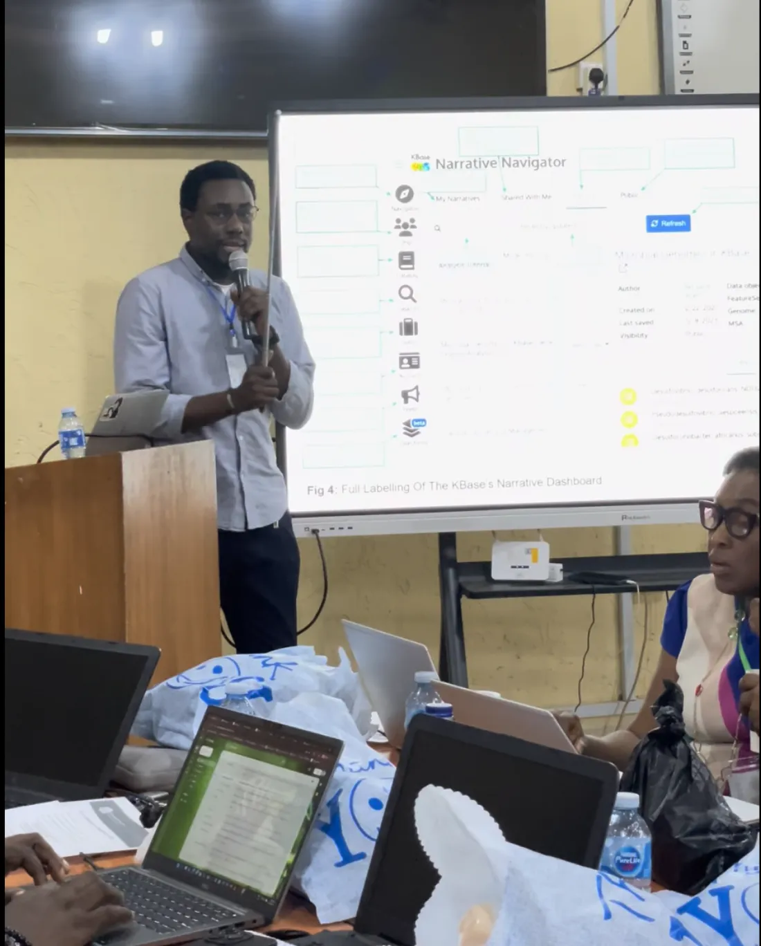 Tomiwa presenting the KBase Narrative Navigator to participants at the BioBridge 1.0 workshop